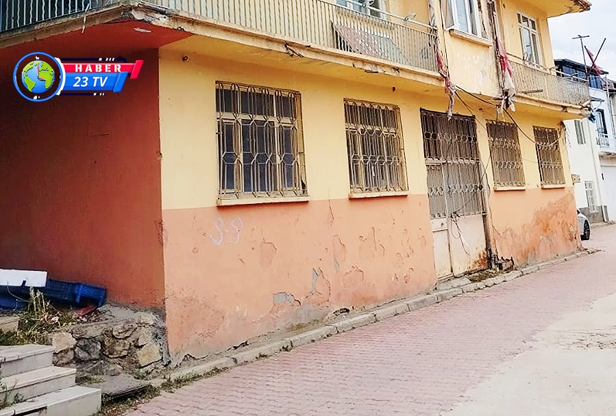 Keban’da Uzun Süredir Atıl Kalan Maliye Lojmanları Bayram Sonrası Yıkılacak