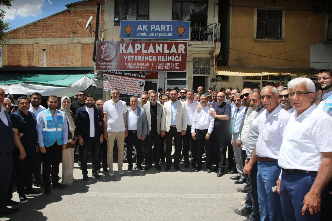 AK Parti Baskil’de Tek Yürek: 100 Kişilik Kadro Sahaya İndi