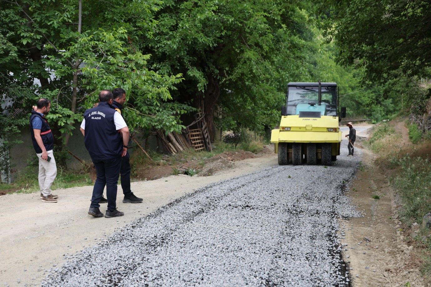 Palu’da Güvenlik Yolunda Asfalt Çalışmaları Devam Ediyor