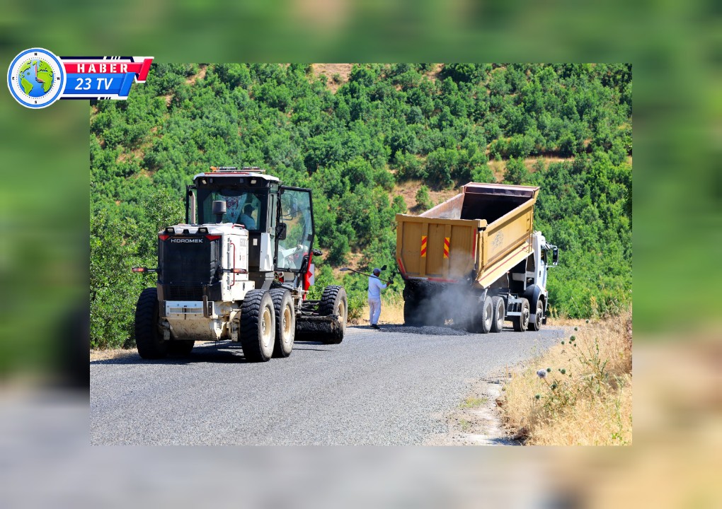 Karakoçan Yoğunağaç Grup Yolu'nda Asfalt İyileştirme Çalışmaları Sürüyor