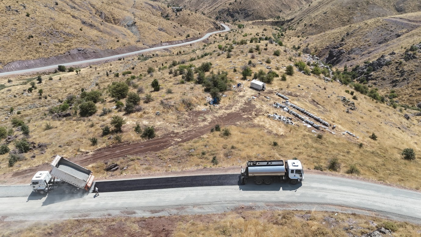 İl Özel İdaresi Yol Yapım Ve Asfaltlama Çalışmalarını Aralksız Sürdürüyor