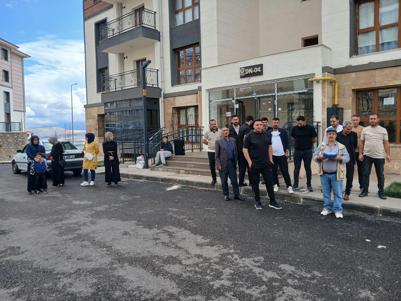 Kovancılar TOKİ’de Kış Öncesi Alarm: Çatı Akıyor, Isıtma Çalışmıyor, Aidat Mesajı Peş Peşe!