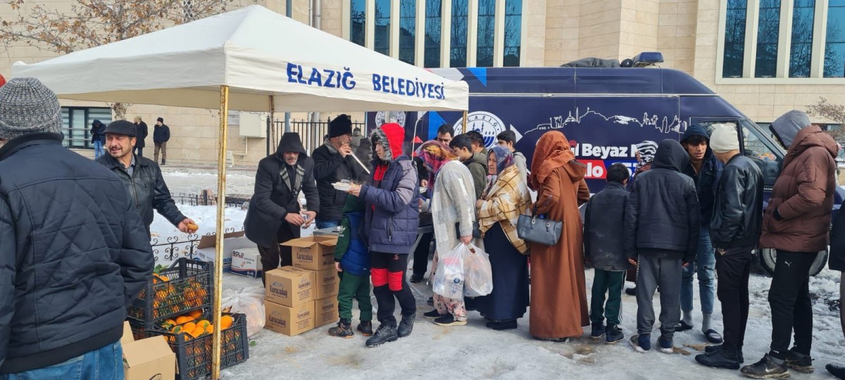 Elazığ Belediyesi Yaşanan Felaketin Ardından Vatandaşlara Desteğini Sürdürüyor