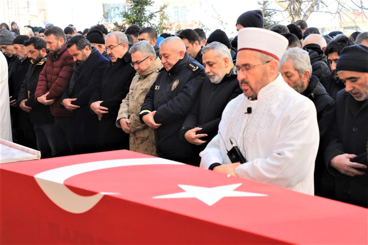 Polis Memuru Bayram Zorlu Ve Ailesi Toprağa Verildi