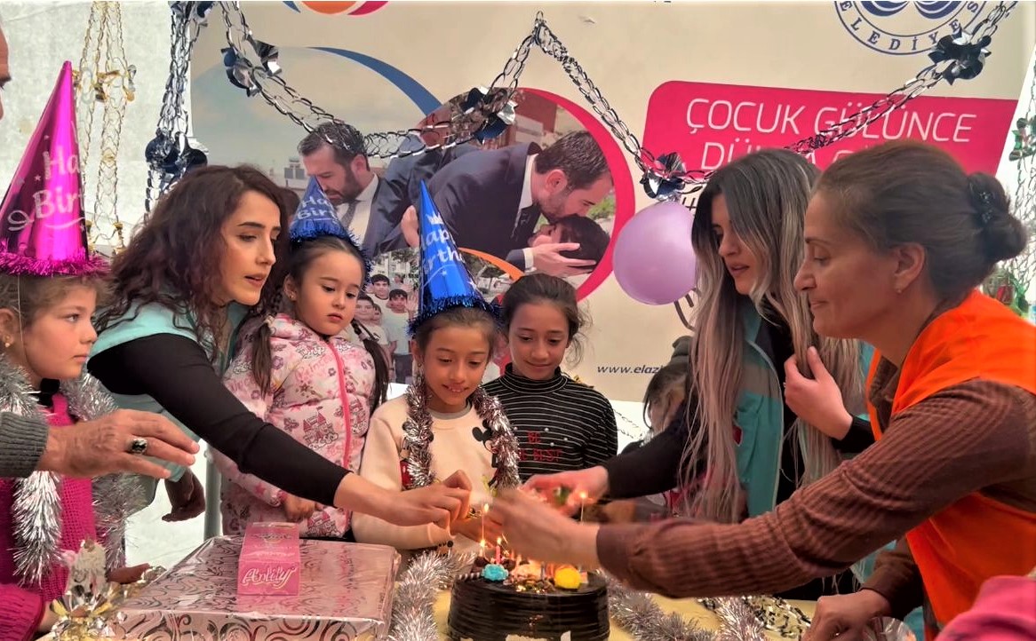 Elazığ Belediyesi Psikososyal Destek Çadırında Depremzede Ceylin’in Doğum Günü Kutlandı