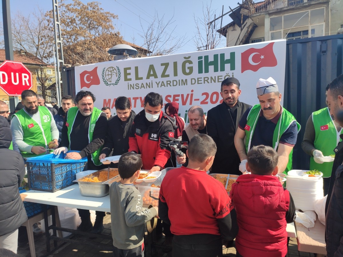 İHH, Deprem Yaralarını Sarmaya devam ediyor