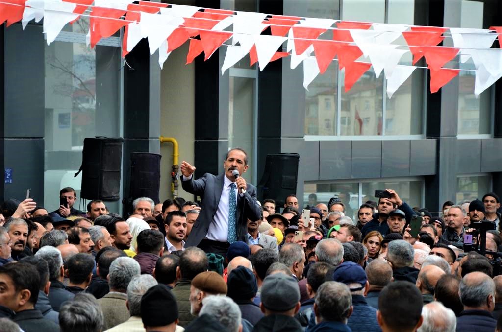 Prof.Dr.Bilal Çoban’ın Seçim İletişim Merkezi Açılışı Mitinge Dönüştü