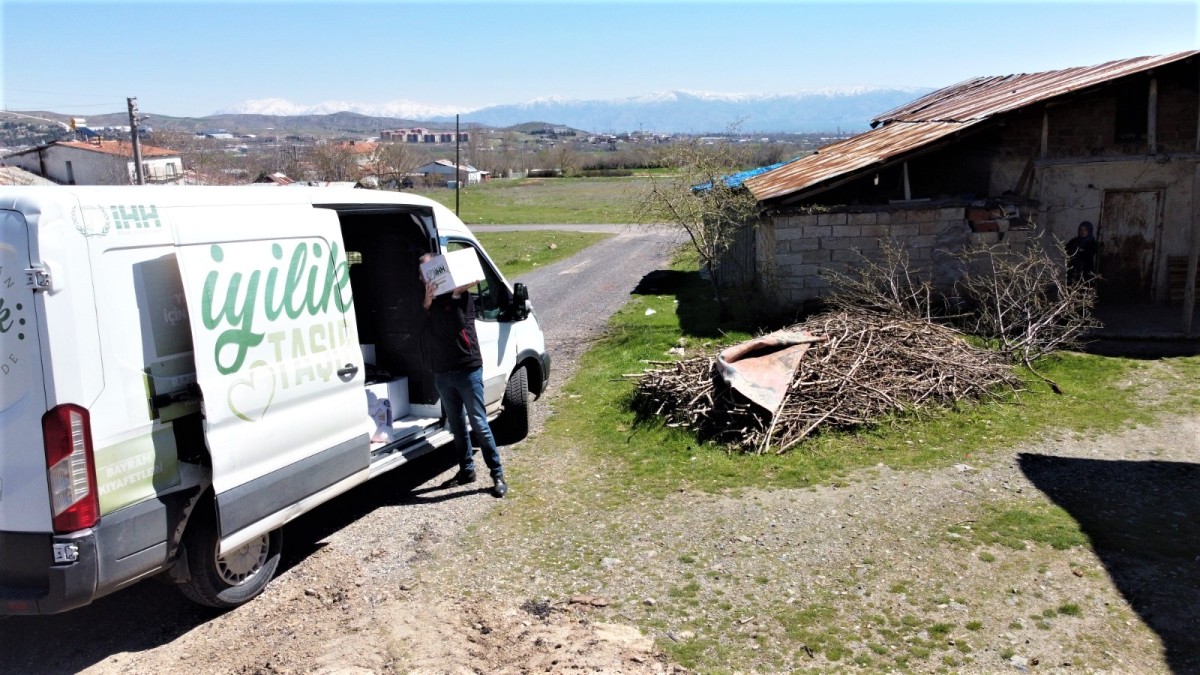 İHH Elazığ İnsani Yardım Derneğinden ramazan yardımları